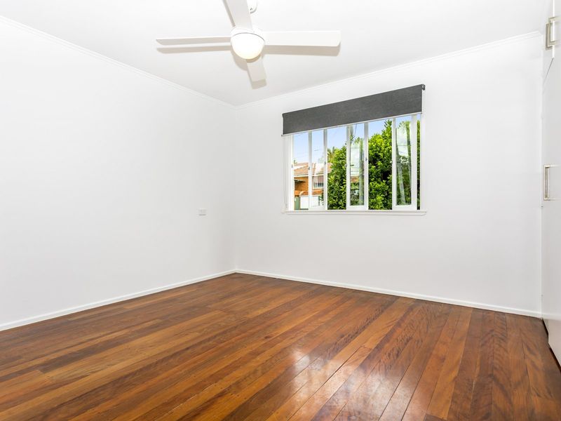 16 Currong St Kenmore , QLD 4069 Australia