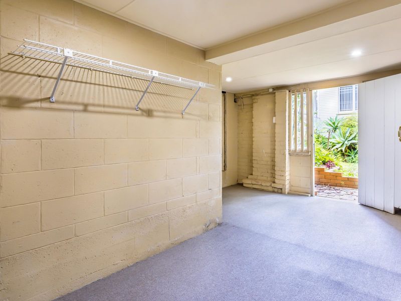 16 Currong St Kenmore , QLD 4069 Australia