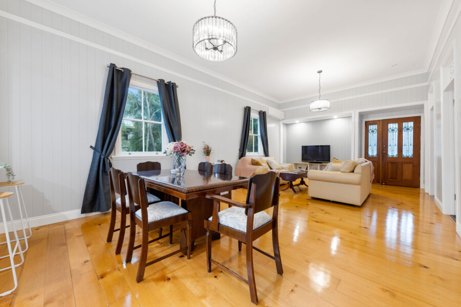 72 Dickens St Norman Park , QLD 4170 Australia