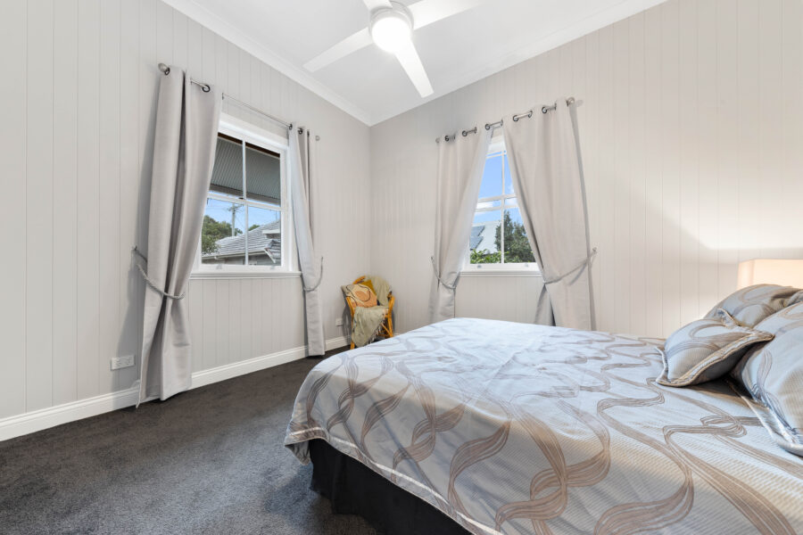 72 Dickens St Norman Park , QLD 4170 Australia