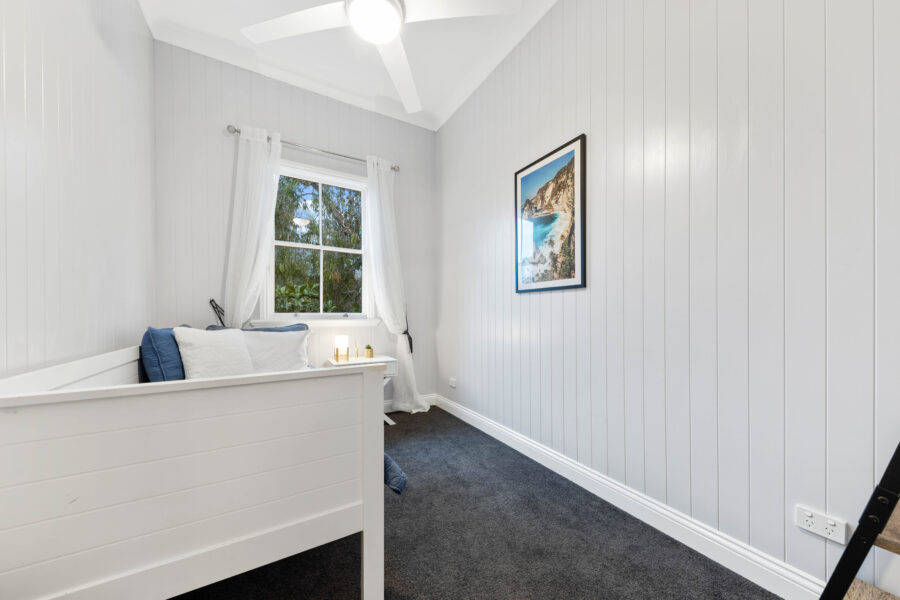 72 Dickens St Norman Park , QLD 4170 Australia