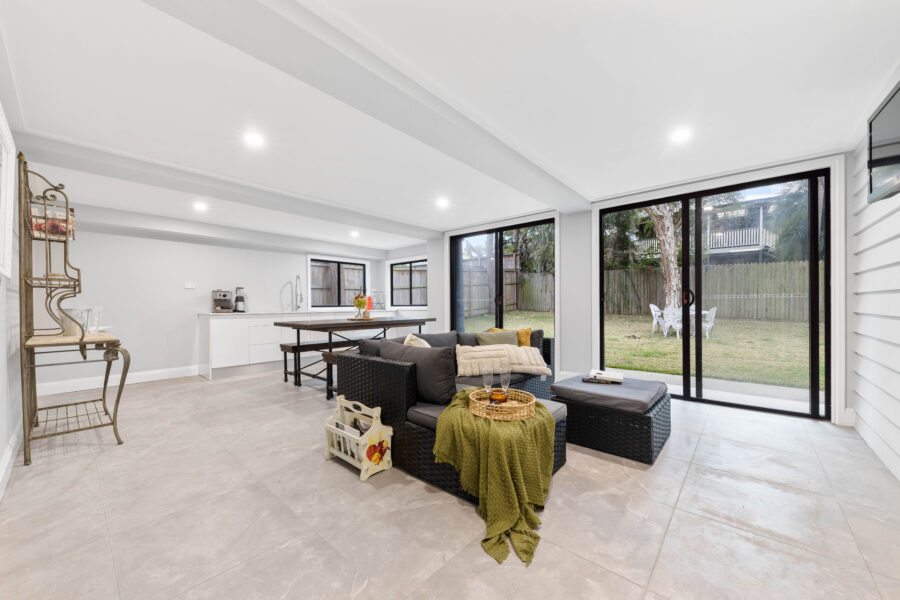 72 Dickens St Norman Park , QLD 4170 Australia