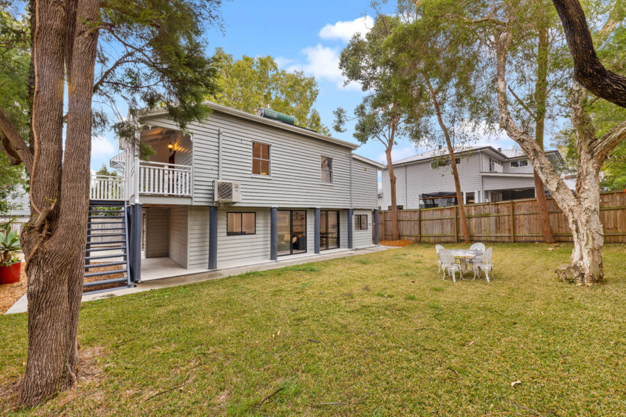 72 Dickens St Norman Park , QLD 4170 Australia