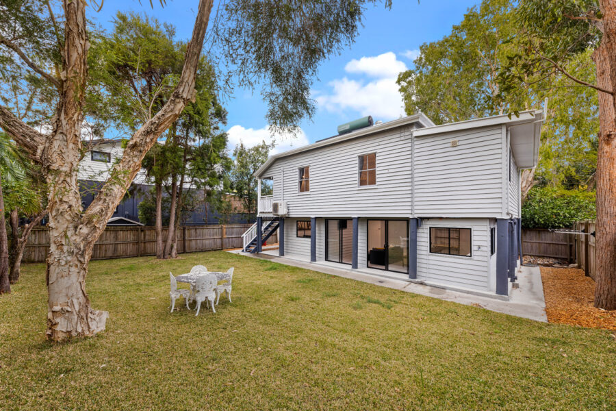 72 Dickens St Norman Park , QLD 4170 Australia