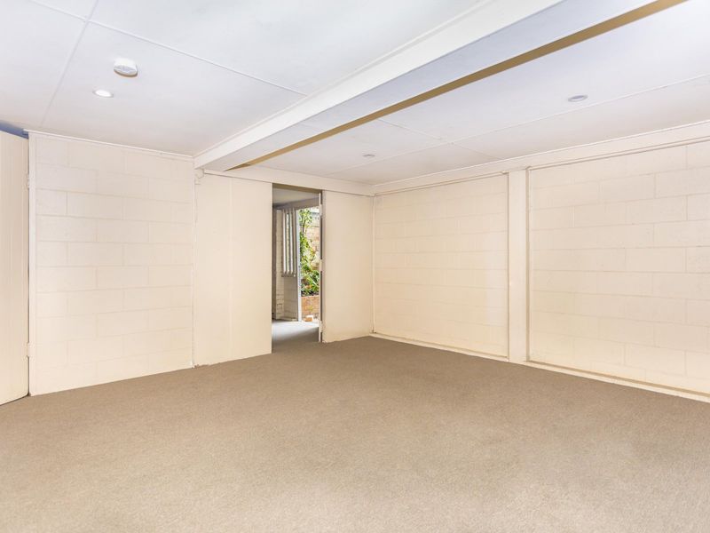 16 Currong St Kenmore , QLD 4069 Australia