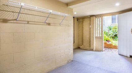 16 Currong St Kenmore , QLD 4069 Australia