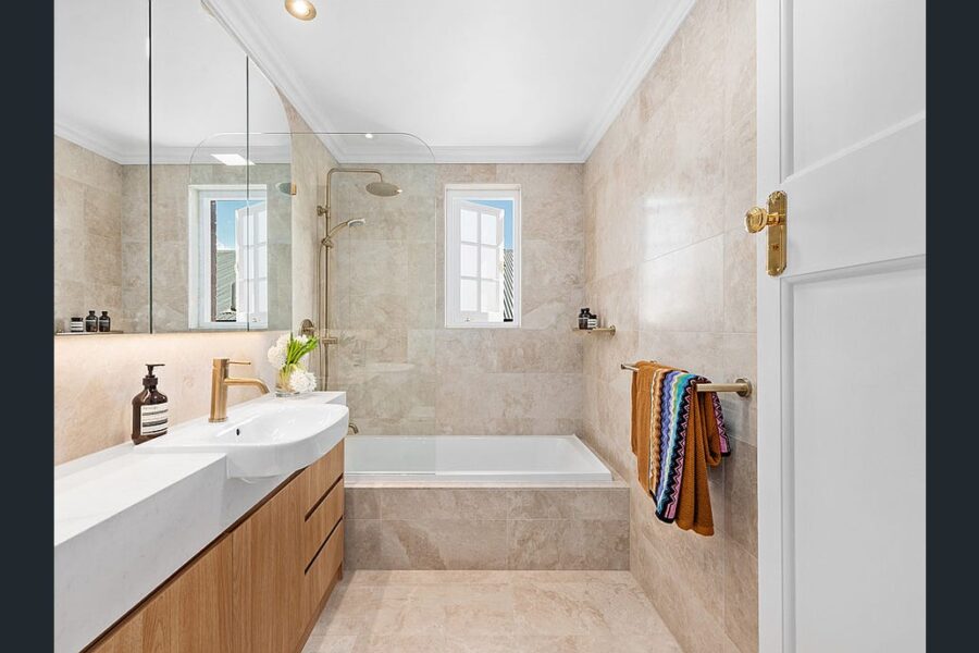 2/598 Lower Bowen Tce New Farm , QLD 4005 Australia