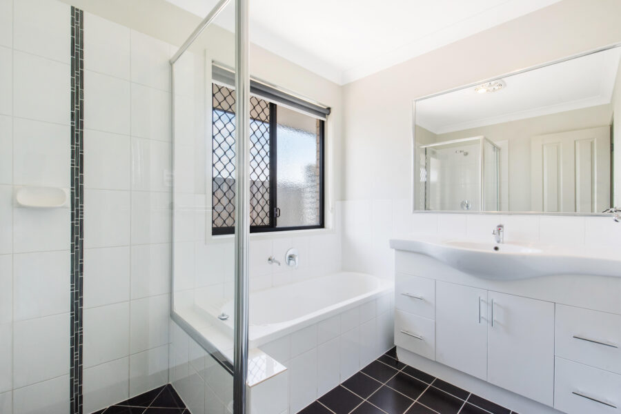 120 Lexey Cres Wakerley , QLD 4154 Australia