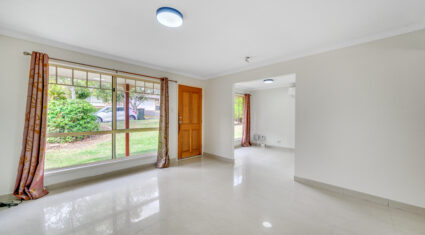 16 Robinson Cres Runcorn , QLD 4113 Australia
