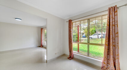 16 Robinson Cres Runcorn , QLD 4113 Australia