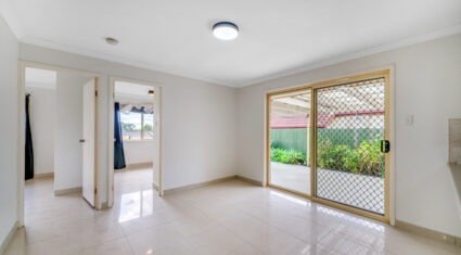 16 Robinson Cres Runcorn , QLD 4113 Australia