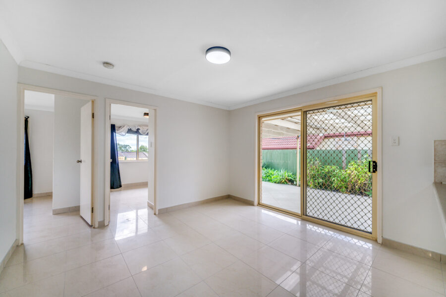 16 Robinson Cres Runcorn , QLD 4113 Australia
