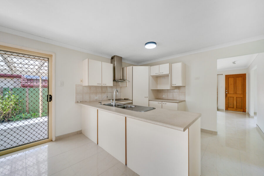 16 Robinson Cres Runcorn , QLD 4113 Australia