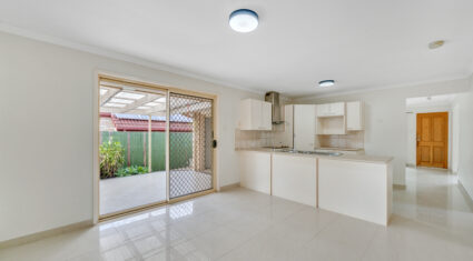 16 Robinson Cres Runcorn , QLD 4113 Australia