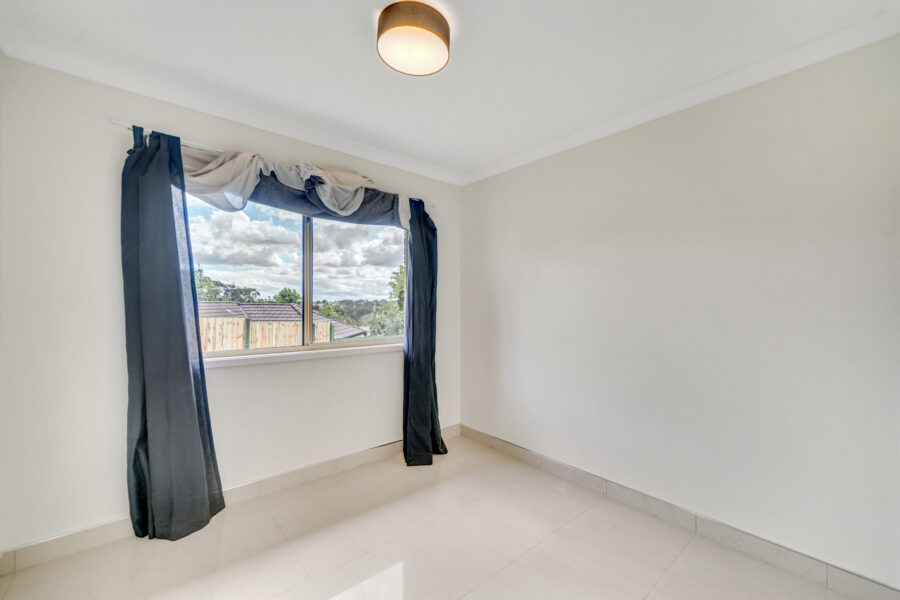 16 Robinson Cres Runcorn , QLD 4113 Australia