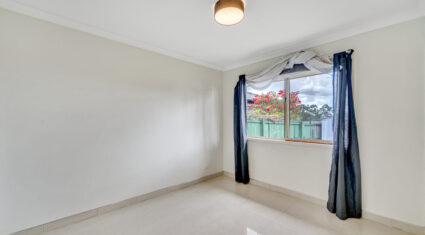 16 Robinson Cres Runcorn , QLD 4113 Australia