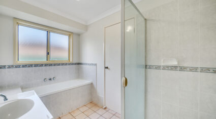 16 Robinson Cres Runcorn , QLD 4113 Australia