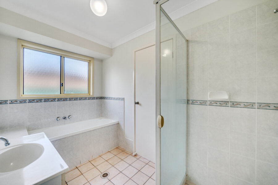 16 Robinson Cres Runcorn , QLD 4113 Australia