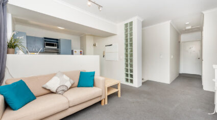 8/8 Carr Street St Lucia , QLD 4067 AUS