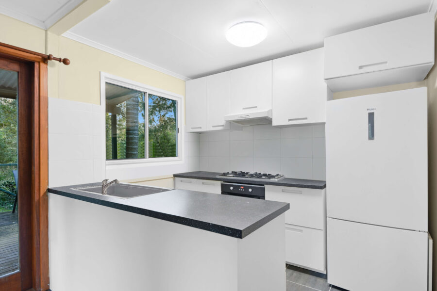 528 Mount Crosby Rd Anstead , QLD 4070 Australia