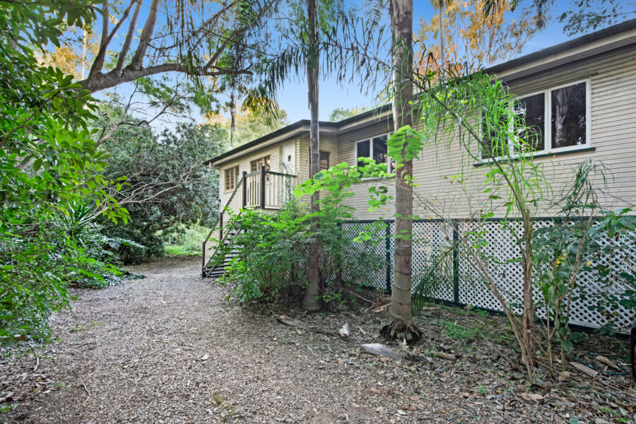528 Mount Crosby Rd Anstead , QLD 4070 Australia