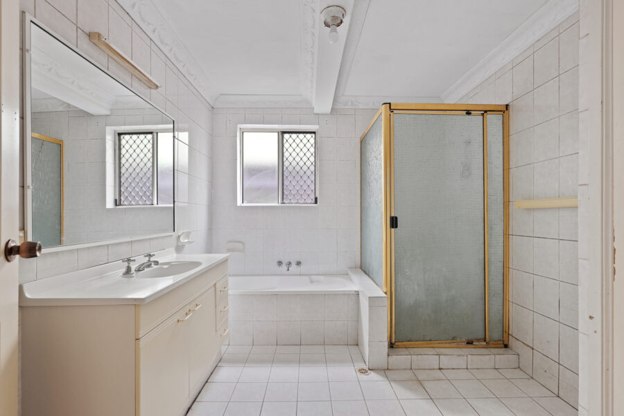 2/46 Carl Street Woolloongabba , QLD 4102 Australia