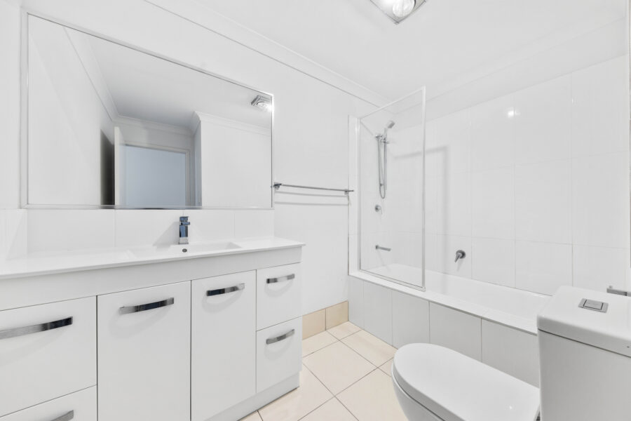 4/11 Green Street Booval , QLD 4304 
