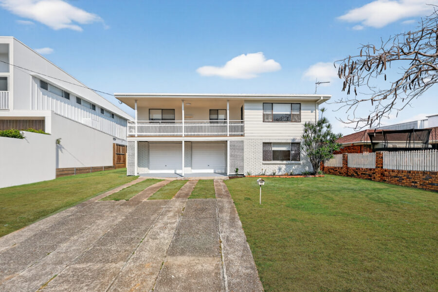 33 Oomoo St Buddina , QLD 4575 Australia