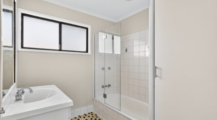 33 Oomoo St Buddina , QLD 4575 Australia