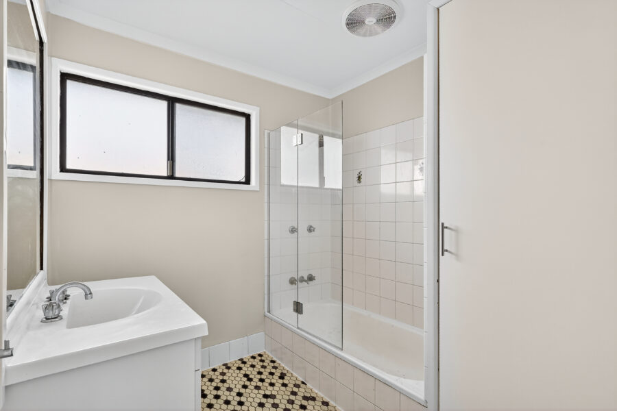 33 Oomoo St Buddina , QLD 4575 Australia