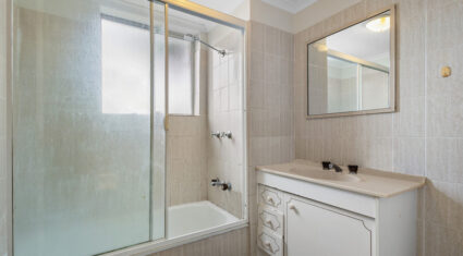 1/27 Trackson St Alderley , QLD 4051 Australia