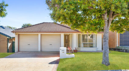 4 Hermitage Pl Forest Lake , QLD 4078 Australia