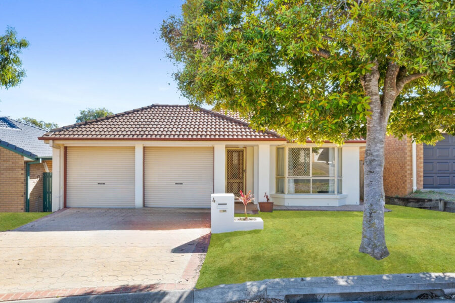 4 Hermitage Pl Forest Lake , QLD 4078 Australia
