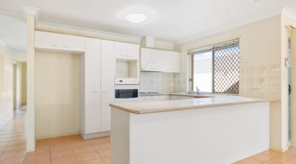 4 Hermitage Pl Forest Lake , QLD 4078 Australia