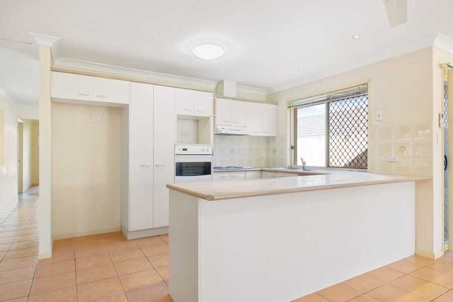 4 Hermitage Pl Forest Lake , QLD 4078 Australia