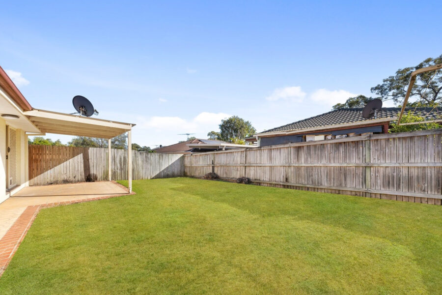 4 Hermitage Pl Forest Lake , QLD 4078 Australia
