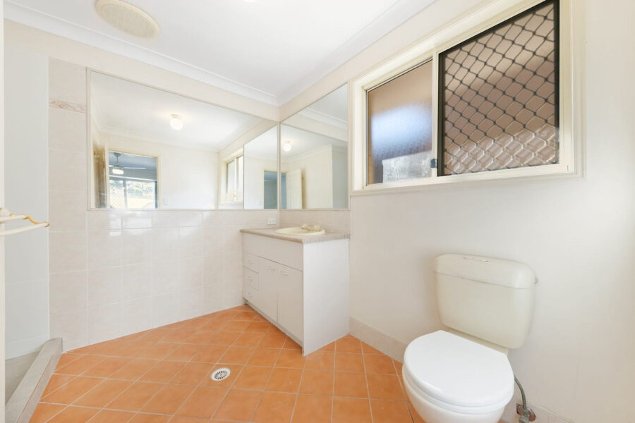 4 Hermitage Pl Forest Lake , QLD 4078 Australia