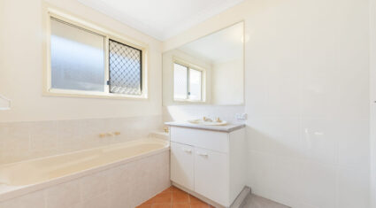 4 Hermitage Pl Forest Lake , QLD 4078 Australia