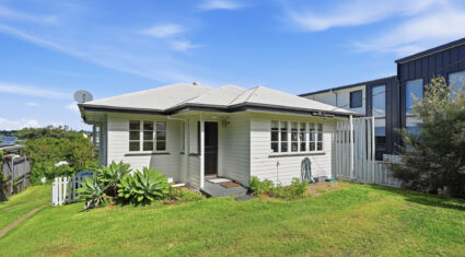 10 Redwood St Stafford Heights , QLD 4053 Australia
