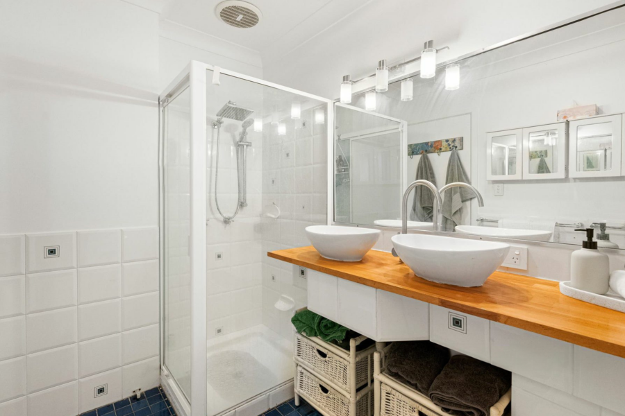 14 Hope St Norman Park , QLD 4170 Australia