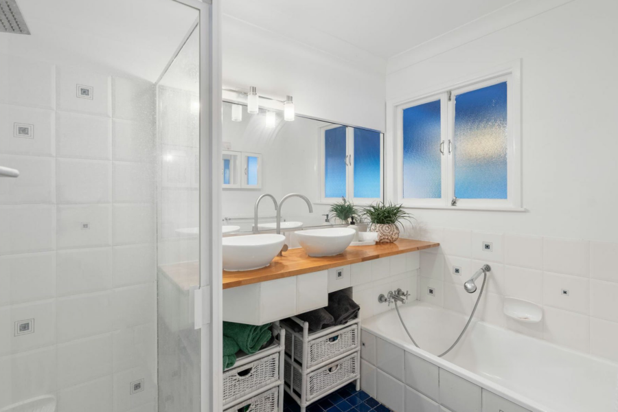 14 Hope St Norman Park , QLD 4170 Australia