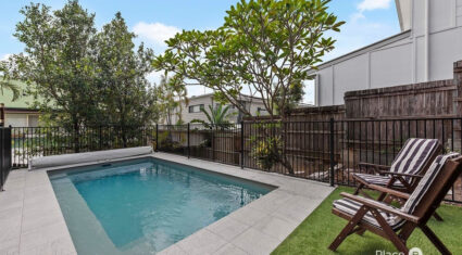 18 Hipwood St Norman Park , QLD 4170 Australia