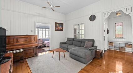 18 Hipwood St Norman Park , QLD 4170 Australia