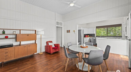 18 Hipwood St Norman Park , QLD 4170 Australia