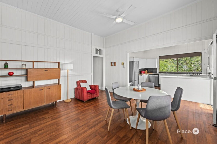 18 Hipwood St Norman Park , QLD 4170 Australia