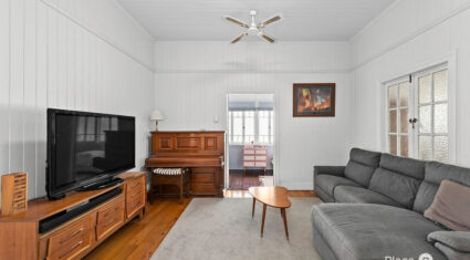 18 Hipwood St Norman Park , QLD 4170 Australia