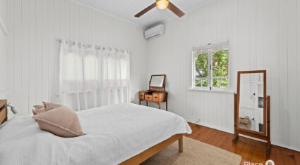 18 Hipwood St Norman Park , QLD 4170 Australia