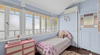 18 Hipwood St Norman Park , QLD 4170 Australia