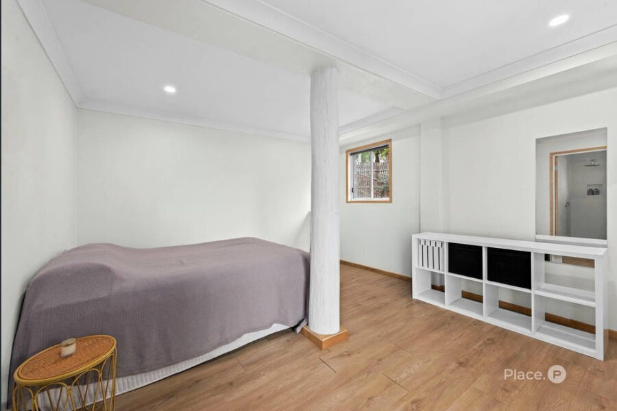 18 Hipwood St Norman Park , QLD 4170 Australia