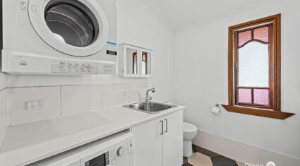 18 Hipwood St Norman Park , QLD 4170 Australia